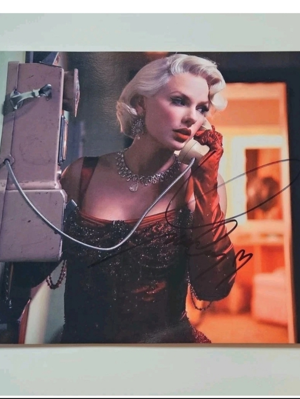 Taylor Swift Signed Photo - Picture 2 of 4